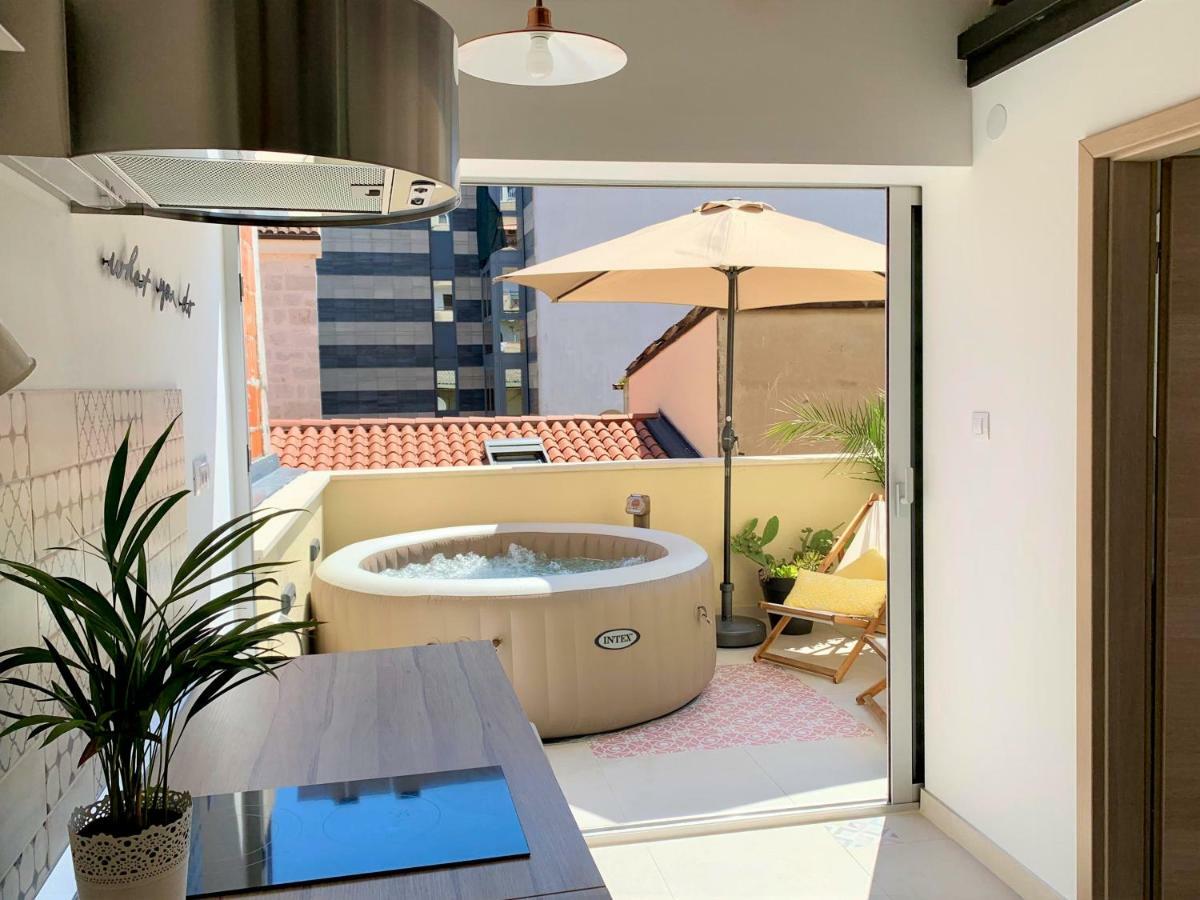 One-Bedroom Apartment Hot Tub
