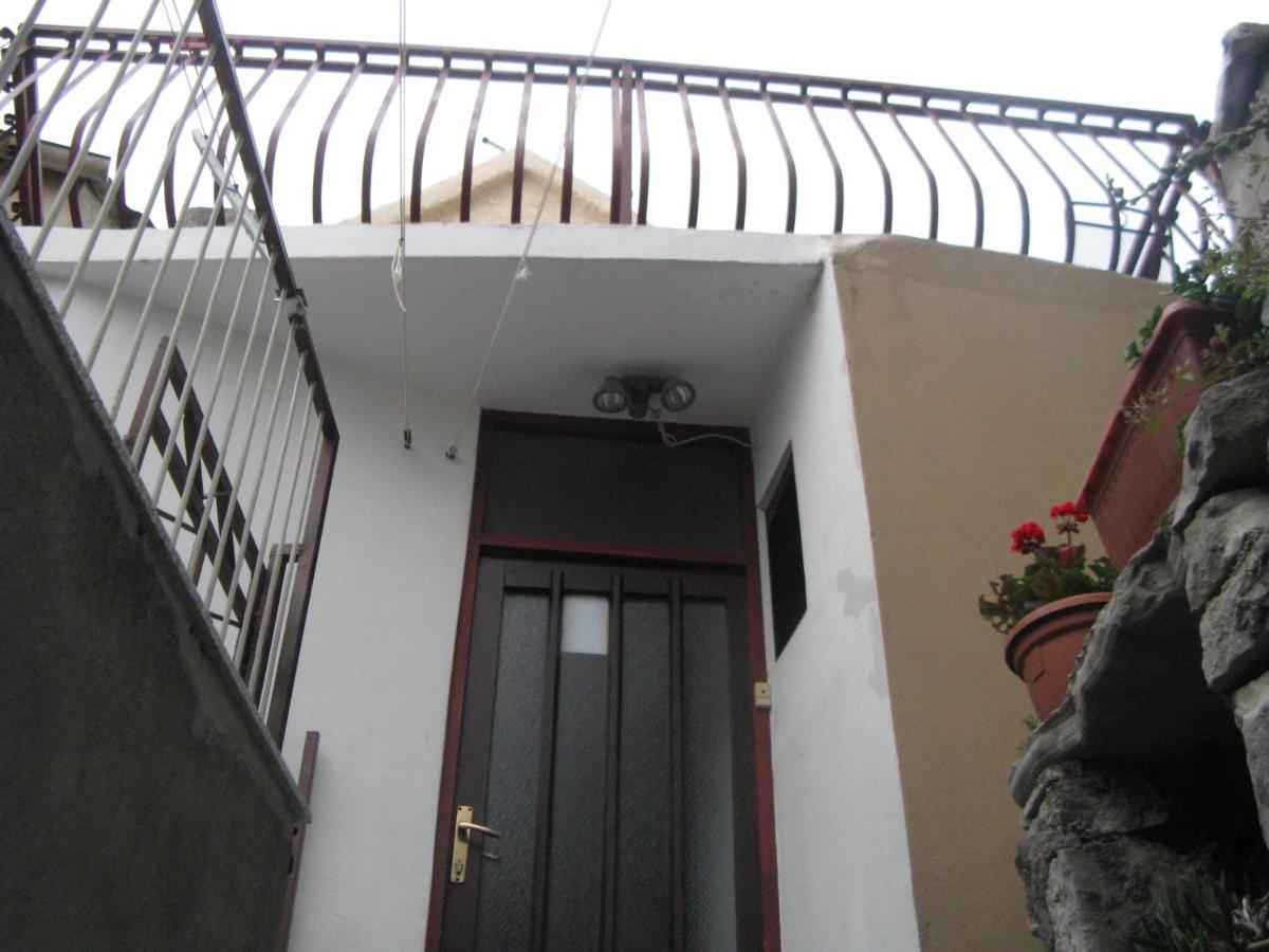 Duplex Two-Bedroom Apartment Siriščevića Street 9