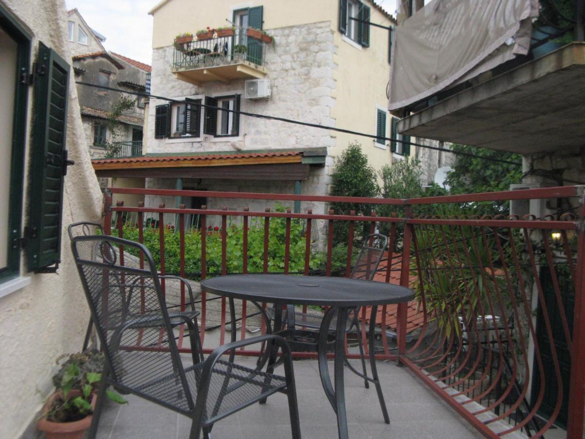 Duplex Two-Bedroom Apartment Siriščevića Street 9