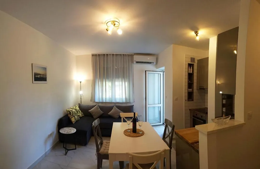 Deluxe Apartment Joia With Balcony Near Old Town And Bacvice Beach-1