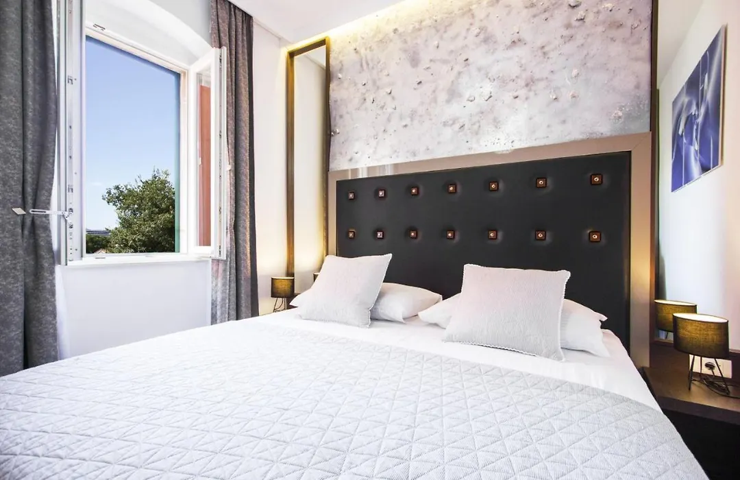 Argentum Luxury Apartment-1