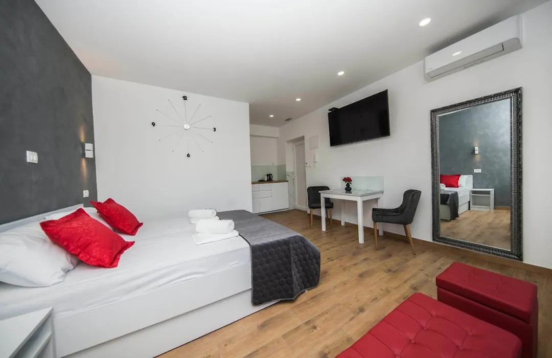 Split Central Luxury Studios-1