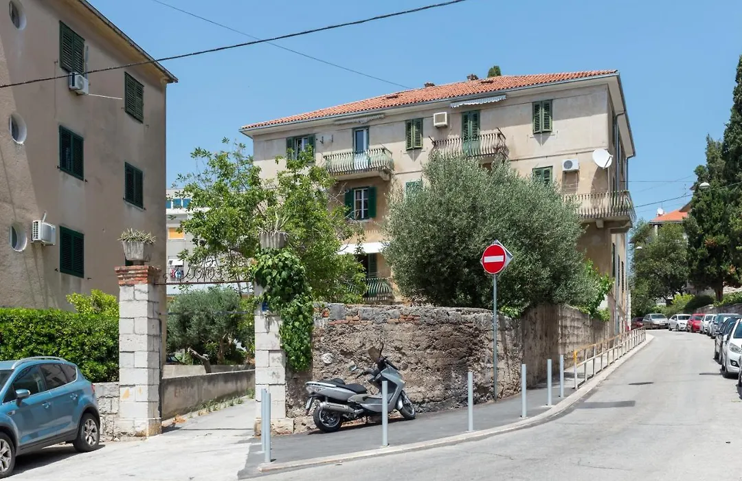 Apartment Pape-1