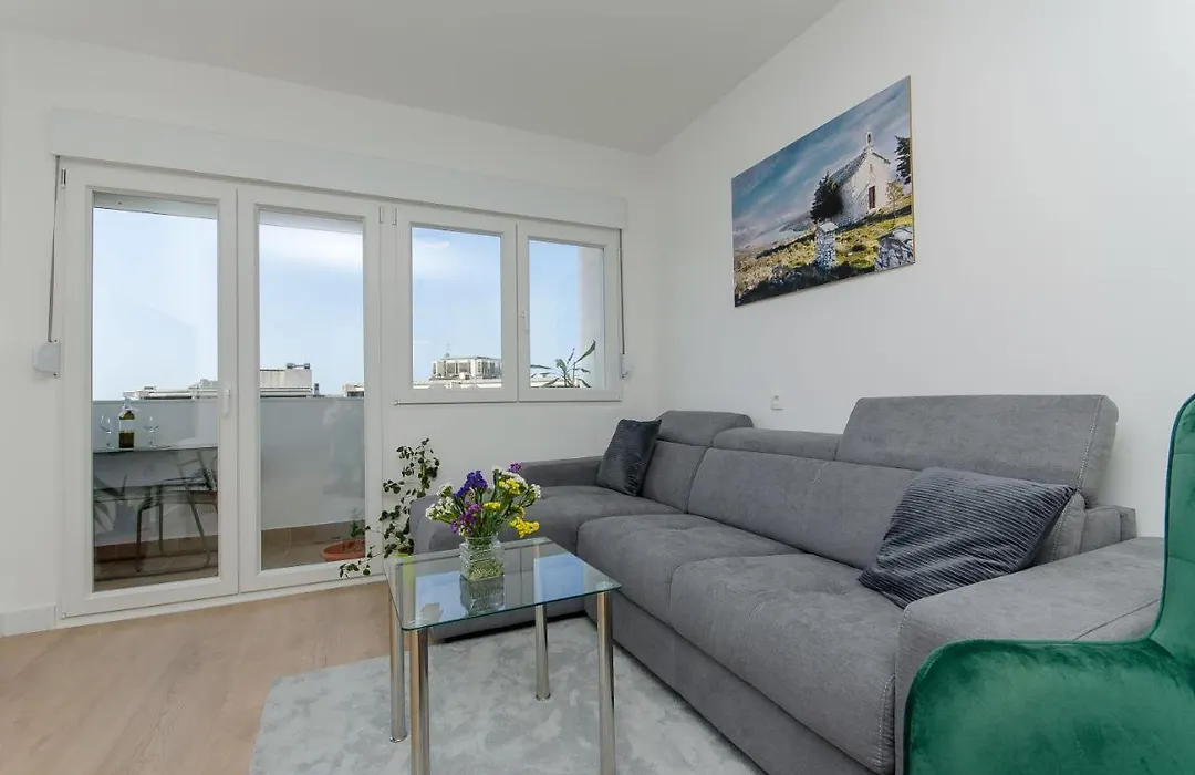 Modern Living Apartment Airy-1