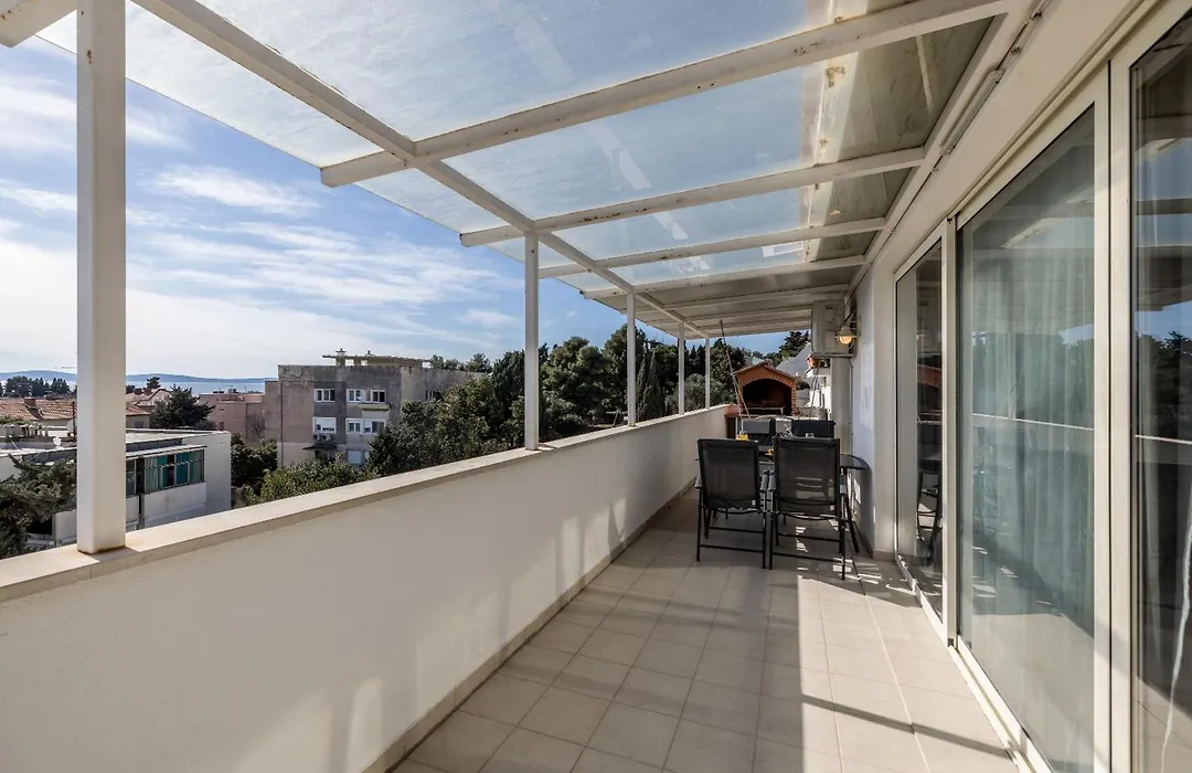 Urban Utopia Penthouse With Private Parking-1