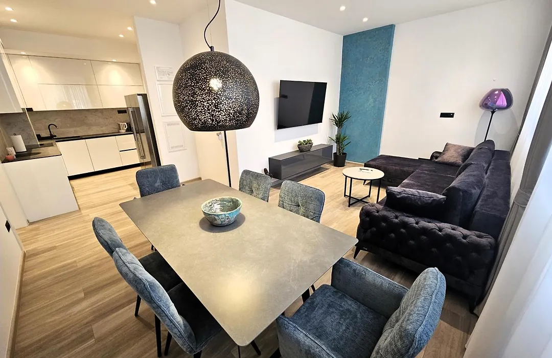 Suite Stay At 8-1