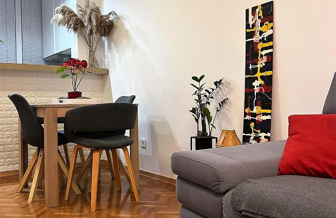 Split Apartment - 5 Min By Car To The Beach & City Center - Free Public Parking-1