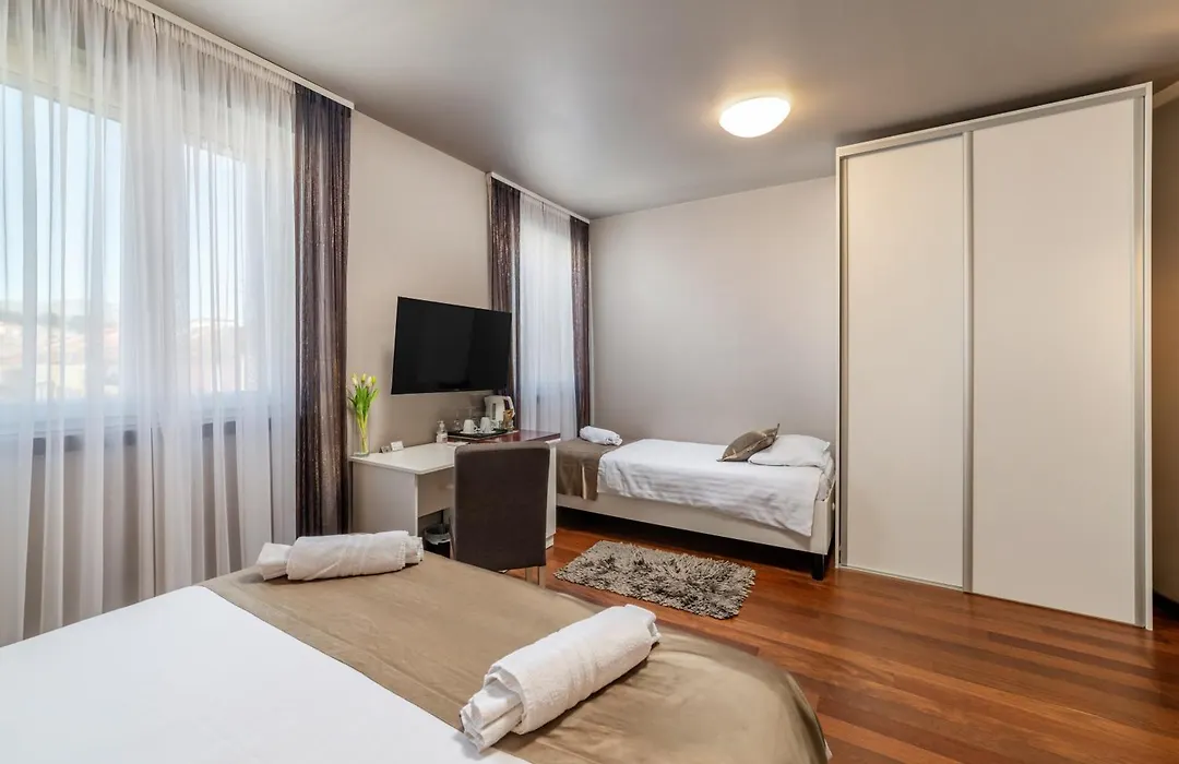 Luxury Rooms Kiara-1