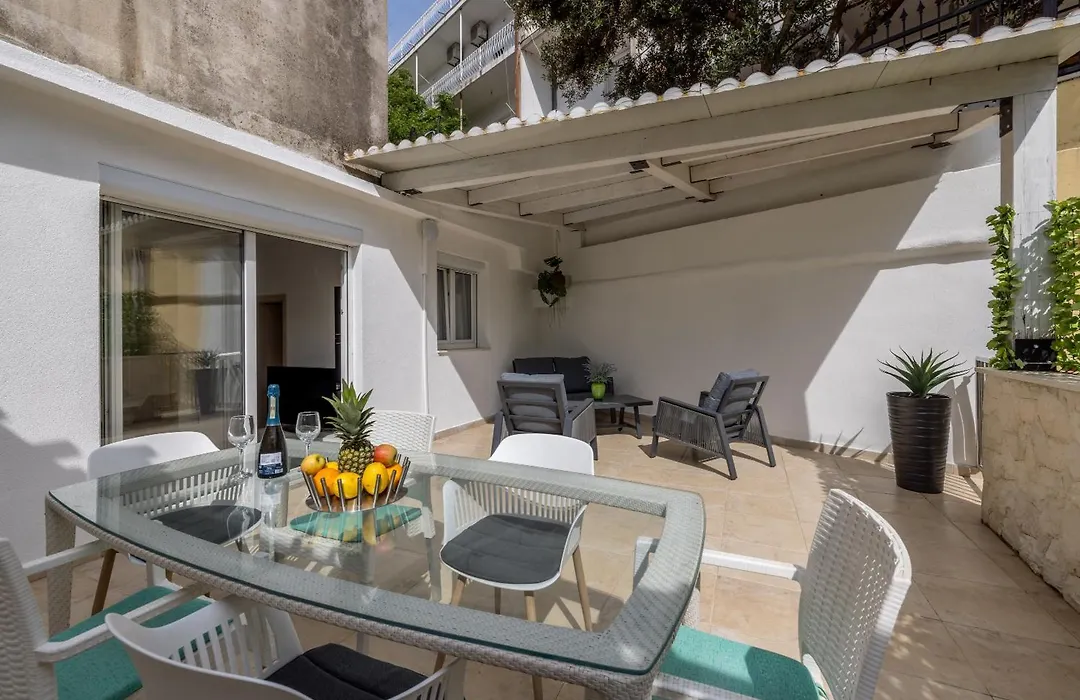 Leona Apartment-1