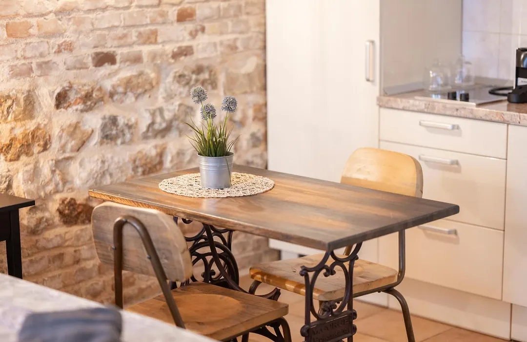 Centrum Topaz Apartmani-1