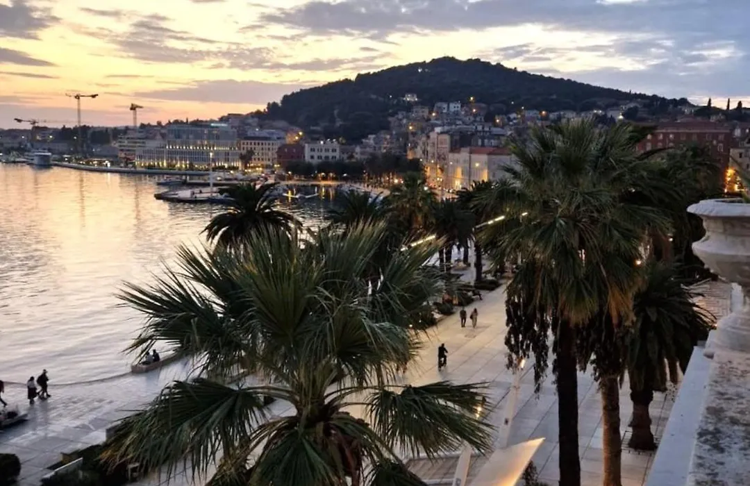 Riva Luxury Suites-1