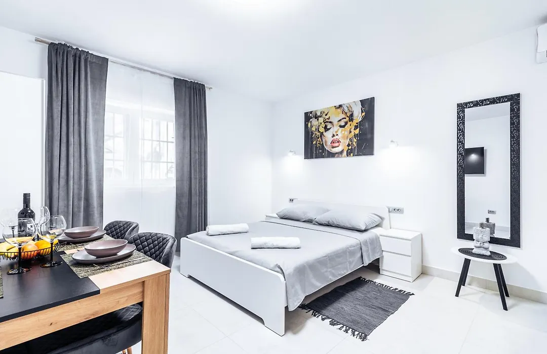 Elegance Split Rooms-1