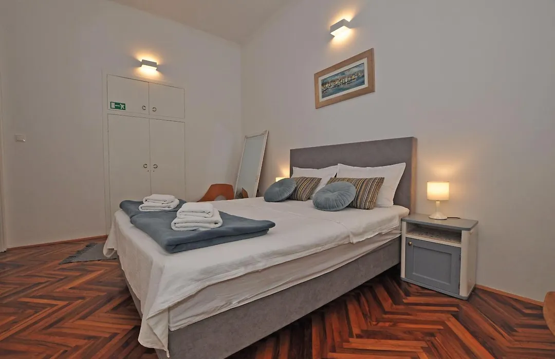 Apartment Moel Split-1