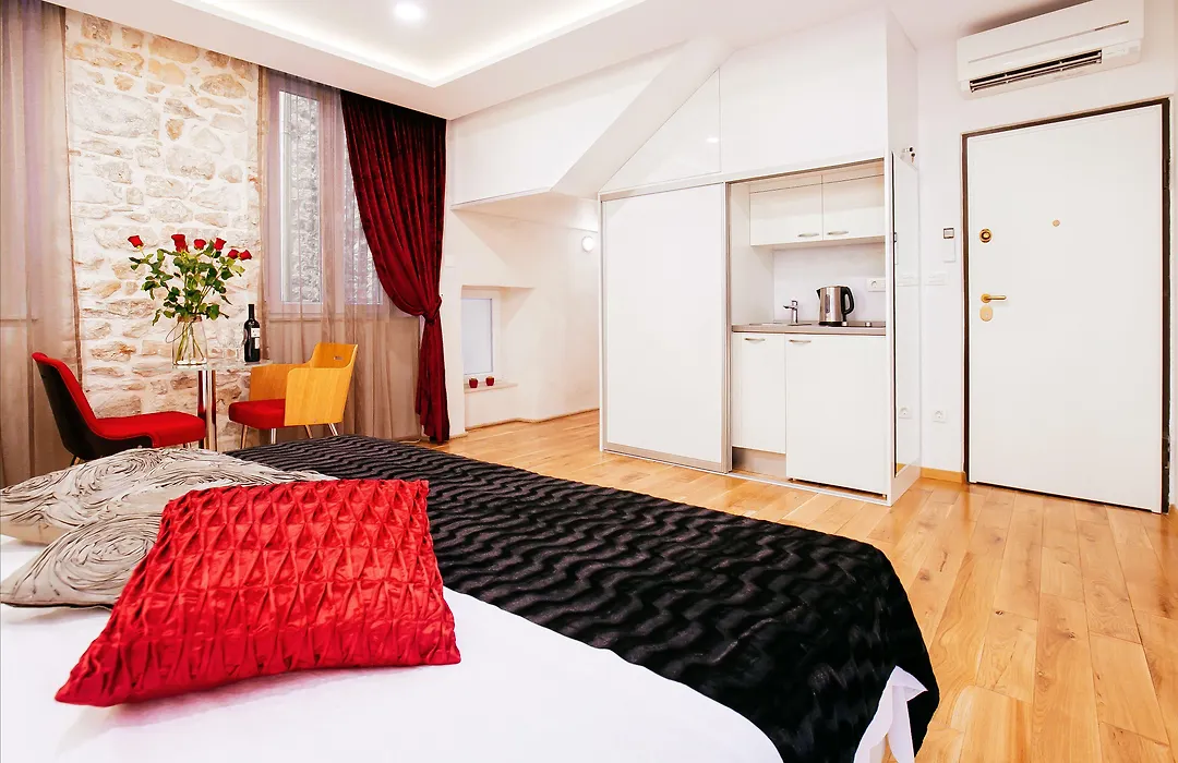 Get Split Luxury Apartment-1