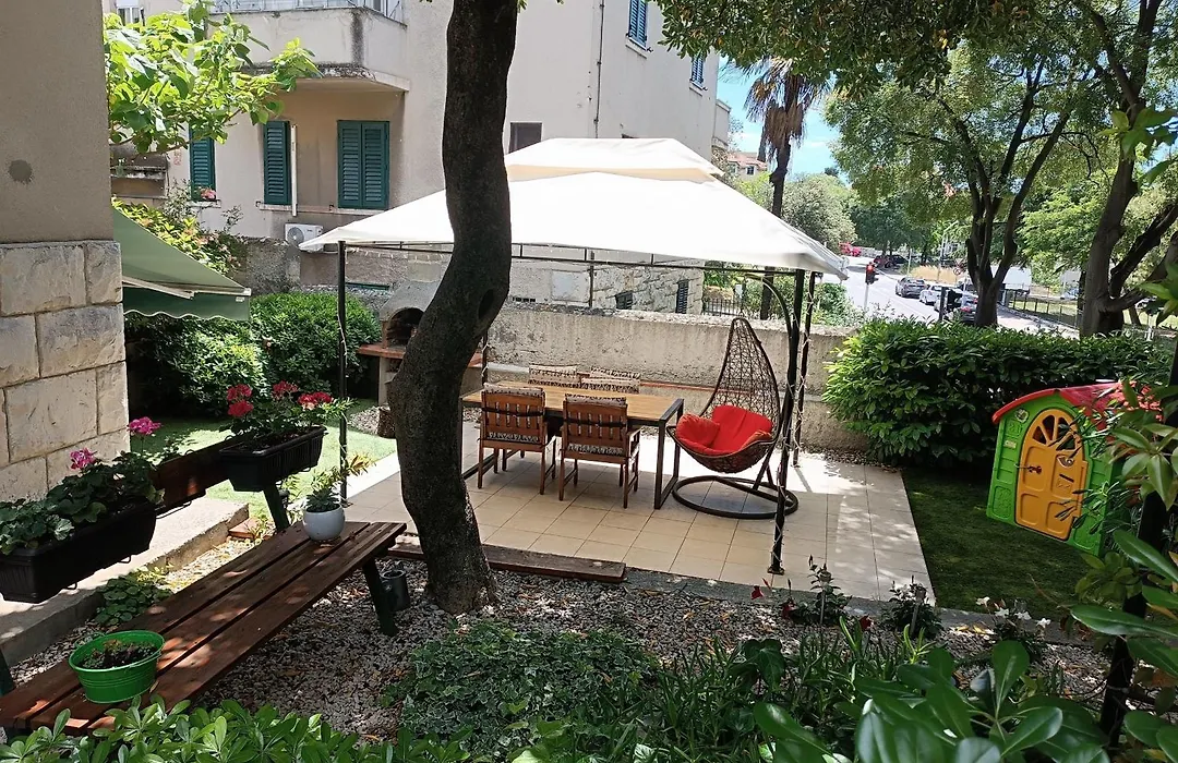 Garden Apartment Vanya-1