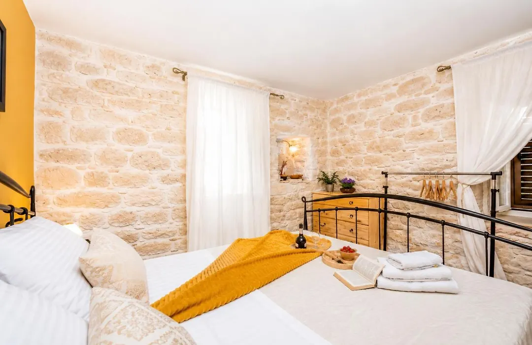 Golden Dream In Diocletian Palace-1