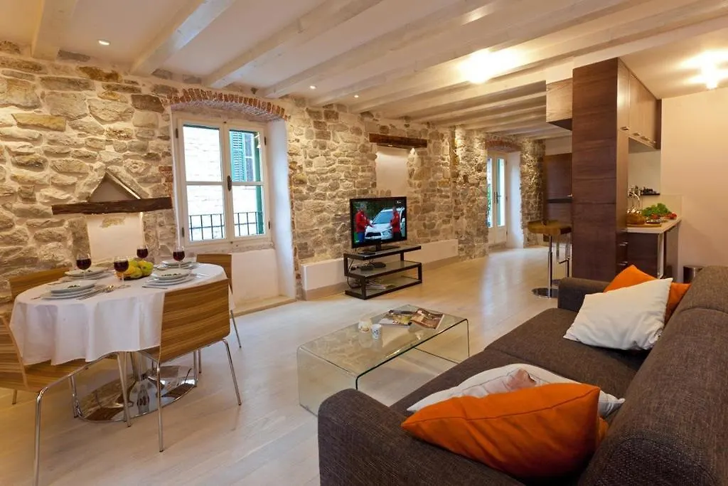 Luxury San Giovanni Apartment 2-1