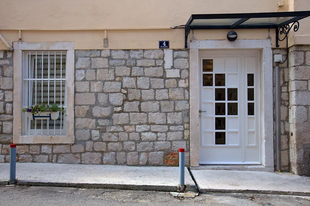Apartment Rosulica-1