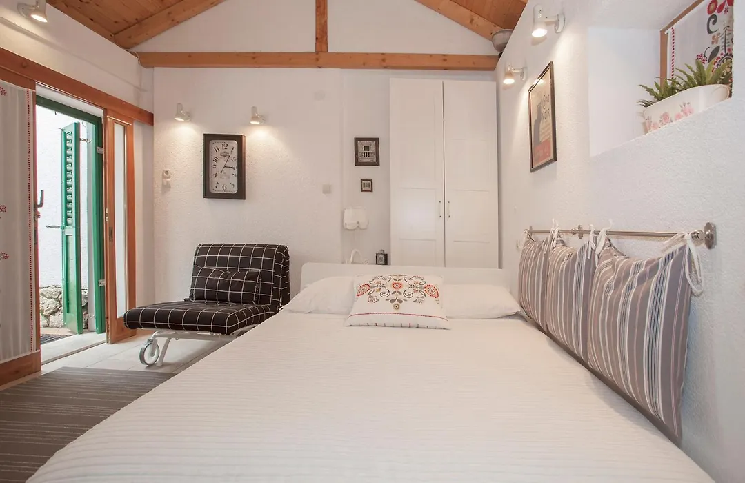 Studio Apartment Karlo-1