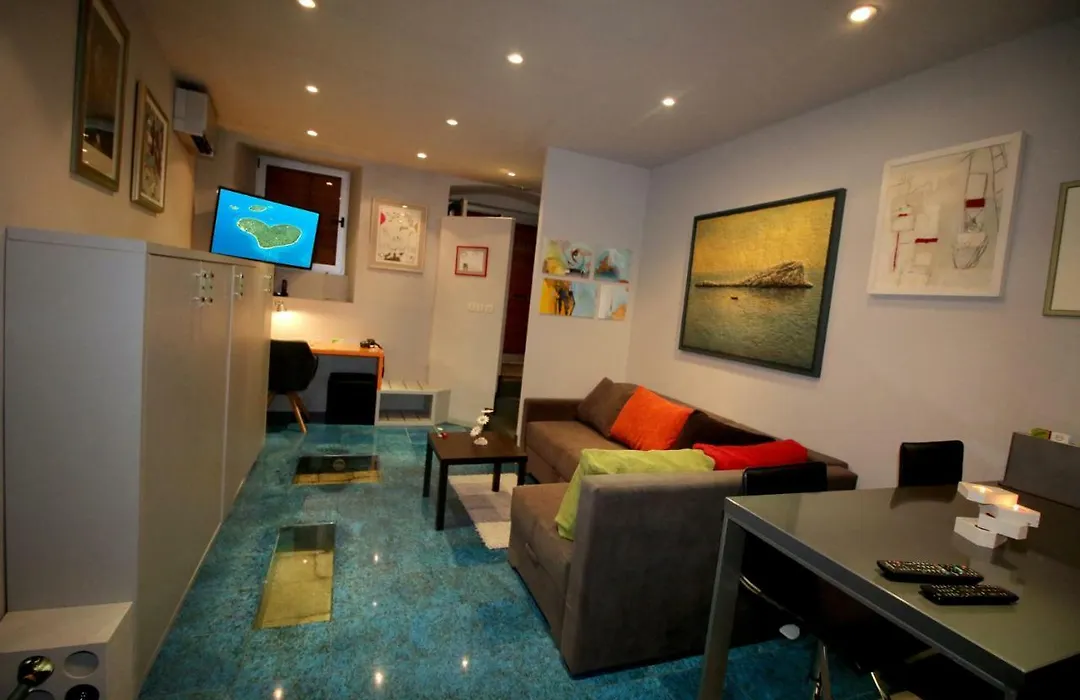 Studio Apartment Art-1