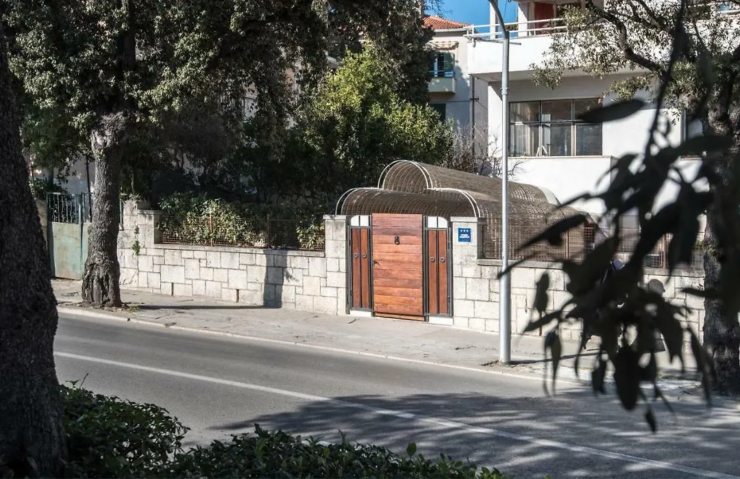 Ibis Your Cosy Oasis With Private Parking And Patio-1