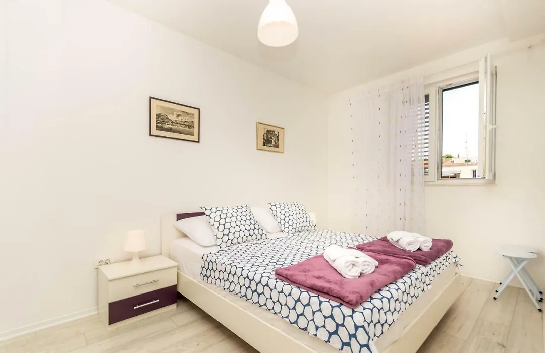 Luxury Apartment Lucy In Center With Amazing Sea-View-1