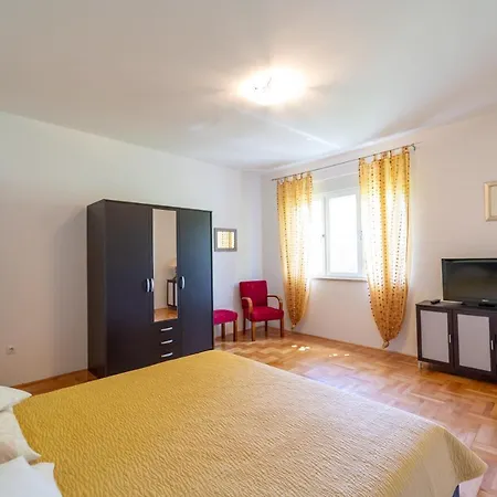 Apartments Naja-2