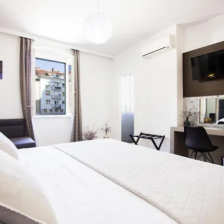 Argentum Luxury Apartment-3