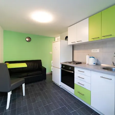 Apartment Fly-3