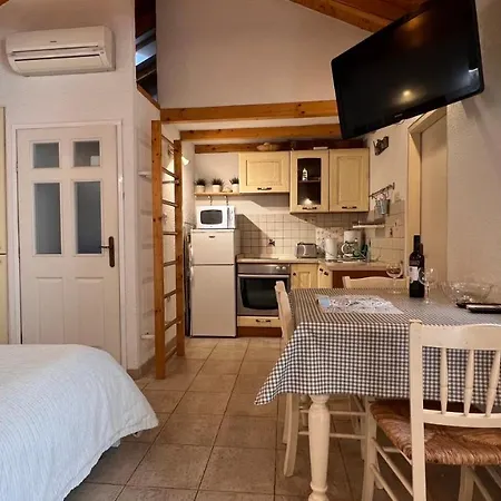 Studio Apartment Karlo-3
