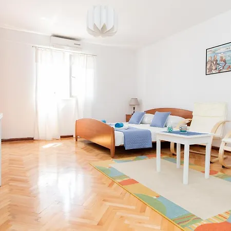 Beautiful Cozy Apartment Jug In Nice Neighbourhood.-3