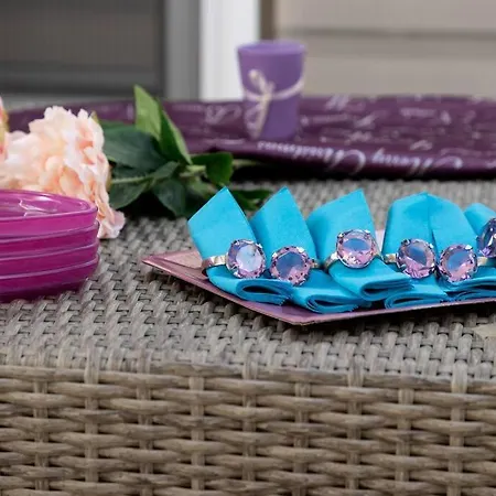 Luxury Apartment Martinis With Pool-2