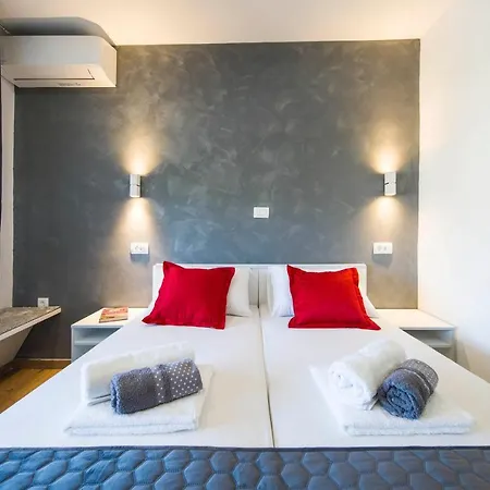 Split Central Luxury Studios-2