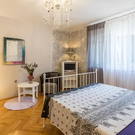 Artistic Chill Art Apartment 2+2.Centar Of Split.-3