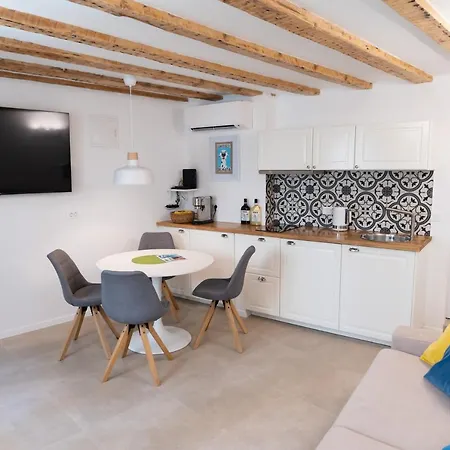 Vitelli Apartments And Rooms-3