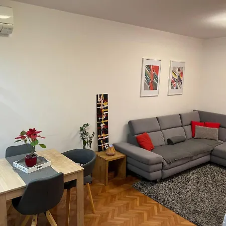 Split Apartment - 5 Min By Car To The Beach & City Center - Free Public Parking-2