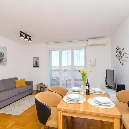 Two Bedroom Apartment Smile With Spacious Terrace And Secure Private Garage-2