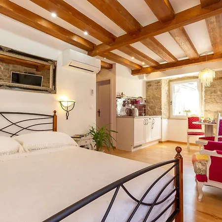 Studios Aurelia Palace-2