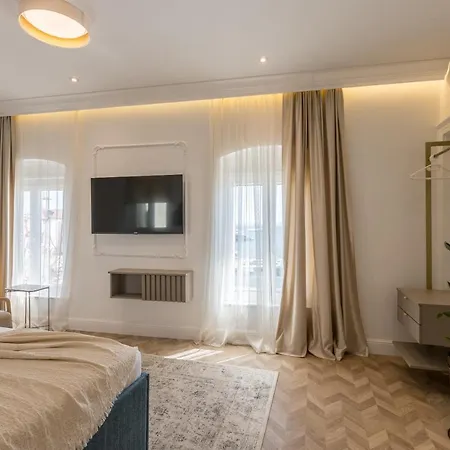 Split Finest Suite 2-2