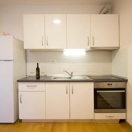 Apartment Luka-3