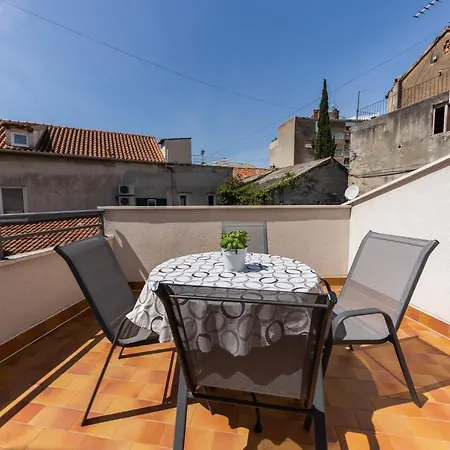Apartment Sergio 2-3
