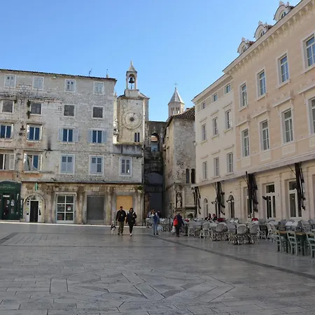 Largo Apartment In The Heart Of Diocletian Palace-2