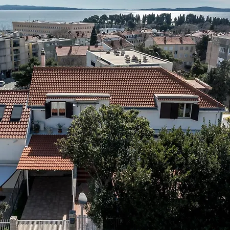 Urban Utopia Penthouse With Private Parking-3