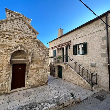 Perfectly Located Cherry Stone House-3