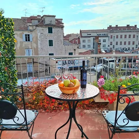 Sunny Terrace-2