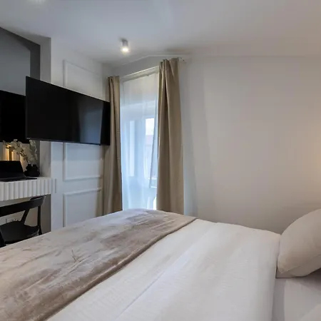 Palace Luxury Suites-2