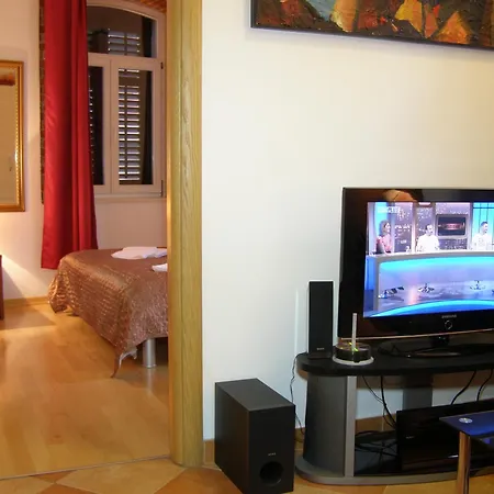 Split Artistic Apartments-3