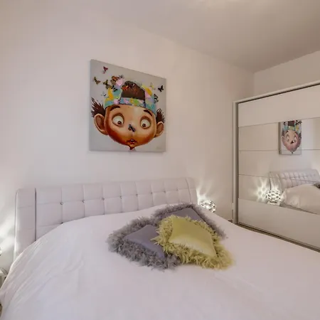 Leona Apartment-2