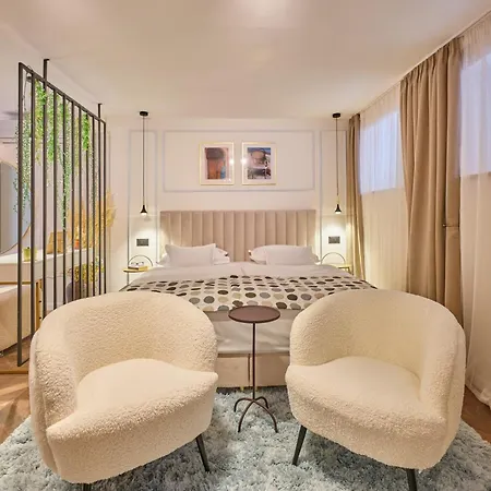 Luxury Room Beauty-2