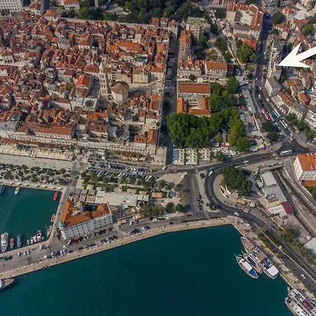 Split Central Luxury Studios-3